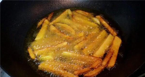 炸过的剩油太多怎么办倒掉嫌浪费,教你这一招,又能当新油用
