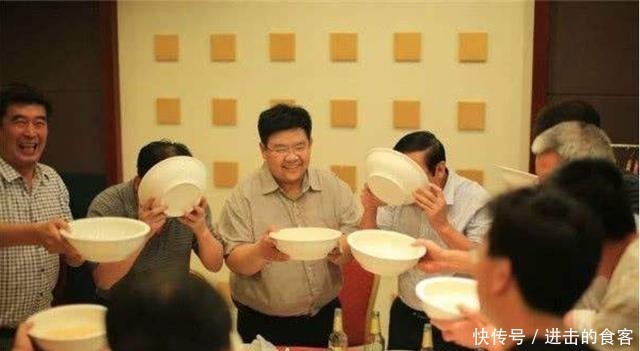 酒桌|我国酒量最好的省份,东北人都喝不过,吃饭顿顿少不了