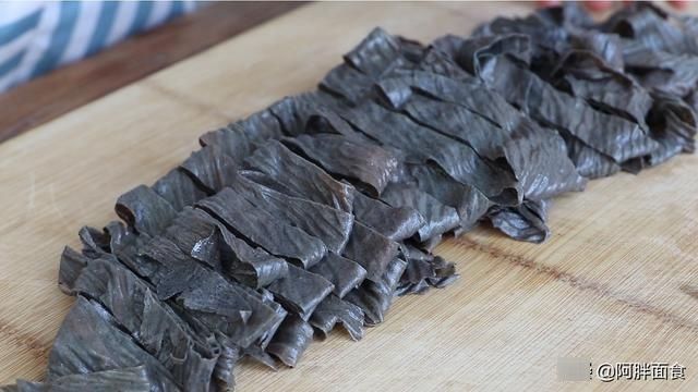 人造肉炒菠菜，想不到这么好吃，做法简单又快速，吃1次就忘不了