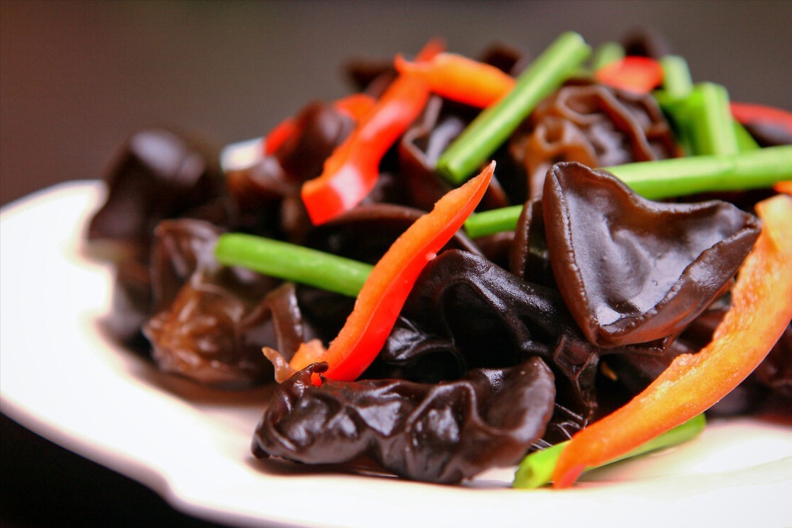 泡木耳,用冷水泡是大错,记住2个诀窍,木耳泡发率高,又好又快!