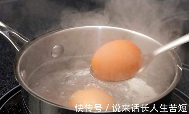 溏心蛋|鸡蛋煮熟后，放几天会坏？营养师：不管几天，都不要吃溏心蛋