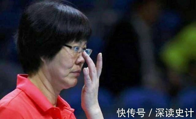 异母弟弟|郎平女儿与异母弟弟聚餐！父亲为了照顾她15年未娶，60岁二婚生子