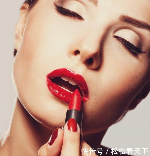 小羊 OMG,2021你还是用手指晕染口红很多女孩都涂错了