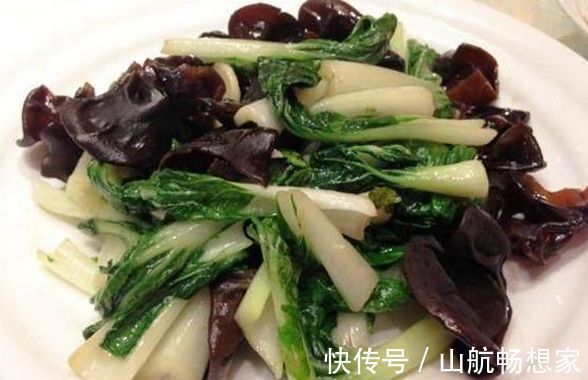 酸菜|想要延缓衰老,推荐多吃三种美食,淡化皱纹、滋润肌肤,好处多多