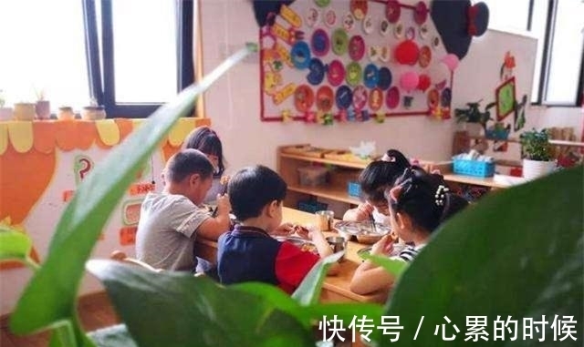 启蒙教育|学校午餐单上写着鸡蛋面，但孩子说没有鸡蛋，老师的解释引发众怒