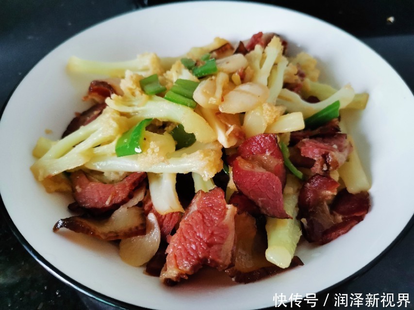 腊肉|菜花和腊肉这样炒,鲜嫩咸香特别下饭!