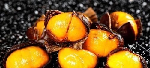 原来给板栗开口很简单,只需要多加1个瓶盖,简单快速还不伤手!