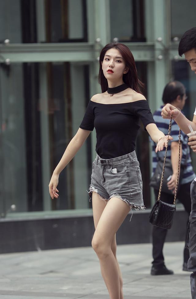 女神|包罗万象的牛仔裤,即使再“烂大街”,也能展示出女神的成熟魅力