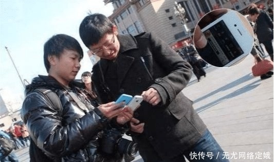 手机|马路上突然拿出手机问你“要不要”的是什么人?说出来你可能不信