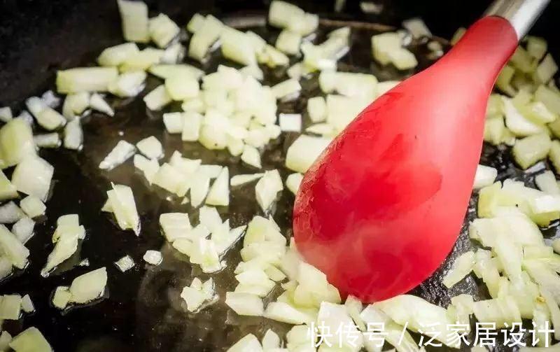 干炒法|茄子费油我教您几招,连一勺油都不用,美味到爆!