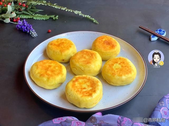 我家最近爱上了这款早餐饼,不用发酵,金黄暄软,连吃3天都不腻