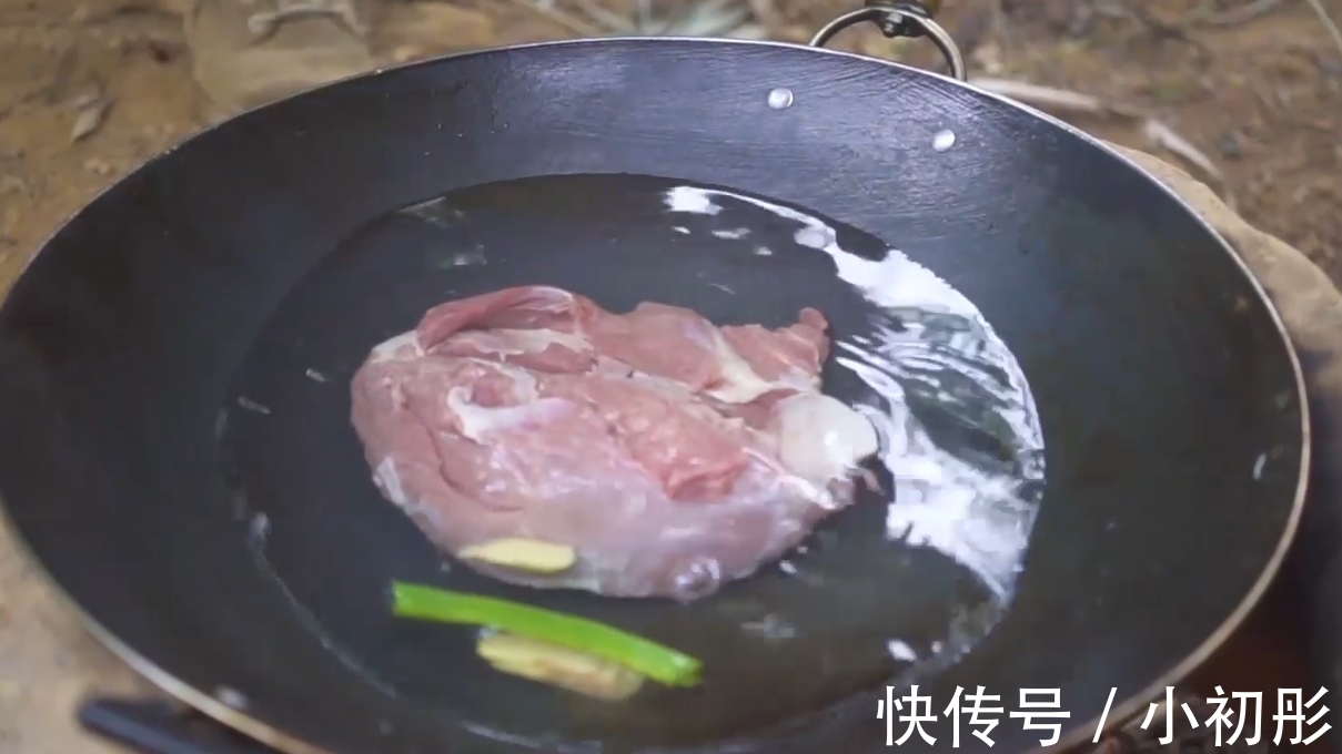 大碗|野外自制麻辣牛肉干，鲜香有嚼劲，一大碗吃到撑！追剧必备