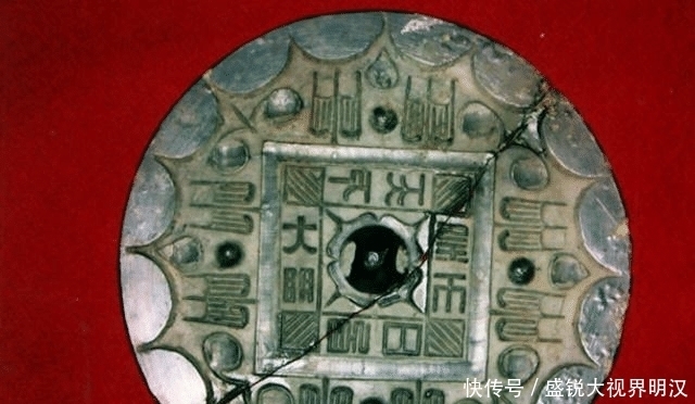 失传1000年的文物,国外称为“魔镜”,问及原理,专家:不知道!