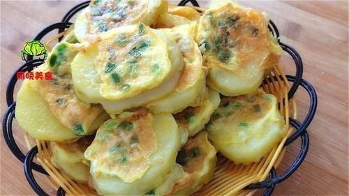 葱花鸡蛋液|土豆这样做真好吃，饭店都买不到，咸香适口，葱香浓郁，太解馋了