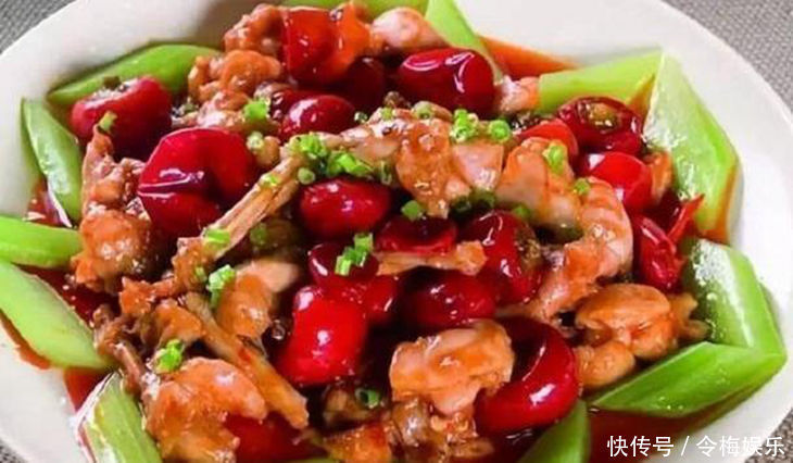 好处|女性不想显老,不妨多吃三种美食,延缓衰老,排毒养颜,好处多多