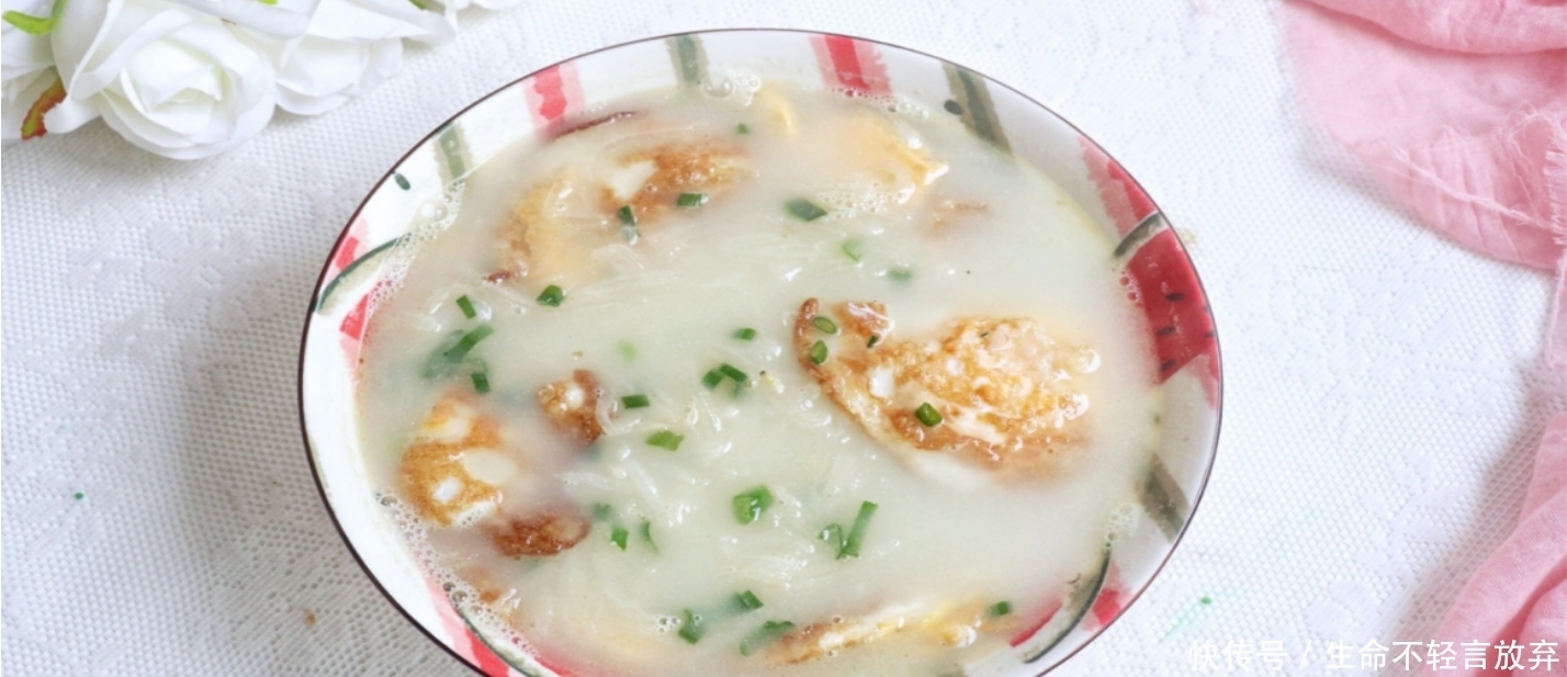 春天,鸡蛋和它是绝配,简单煮一煮,营养互补,大人小孩都爱喝