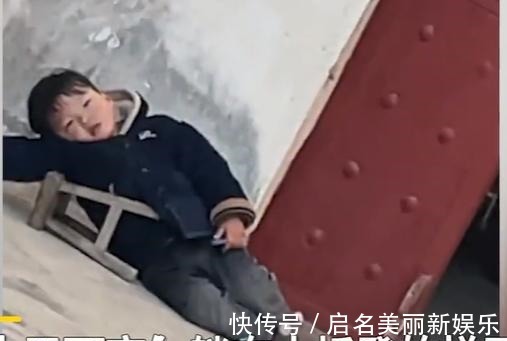 萌娃|江苏3岁萌娃索要奥特曼未果,瘫在小板凳上发呆他眼里没有光了