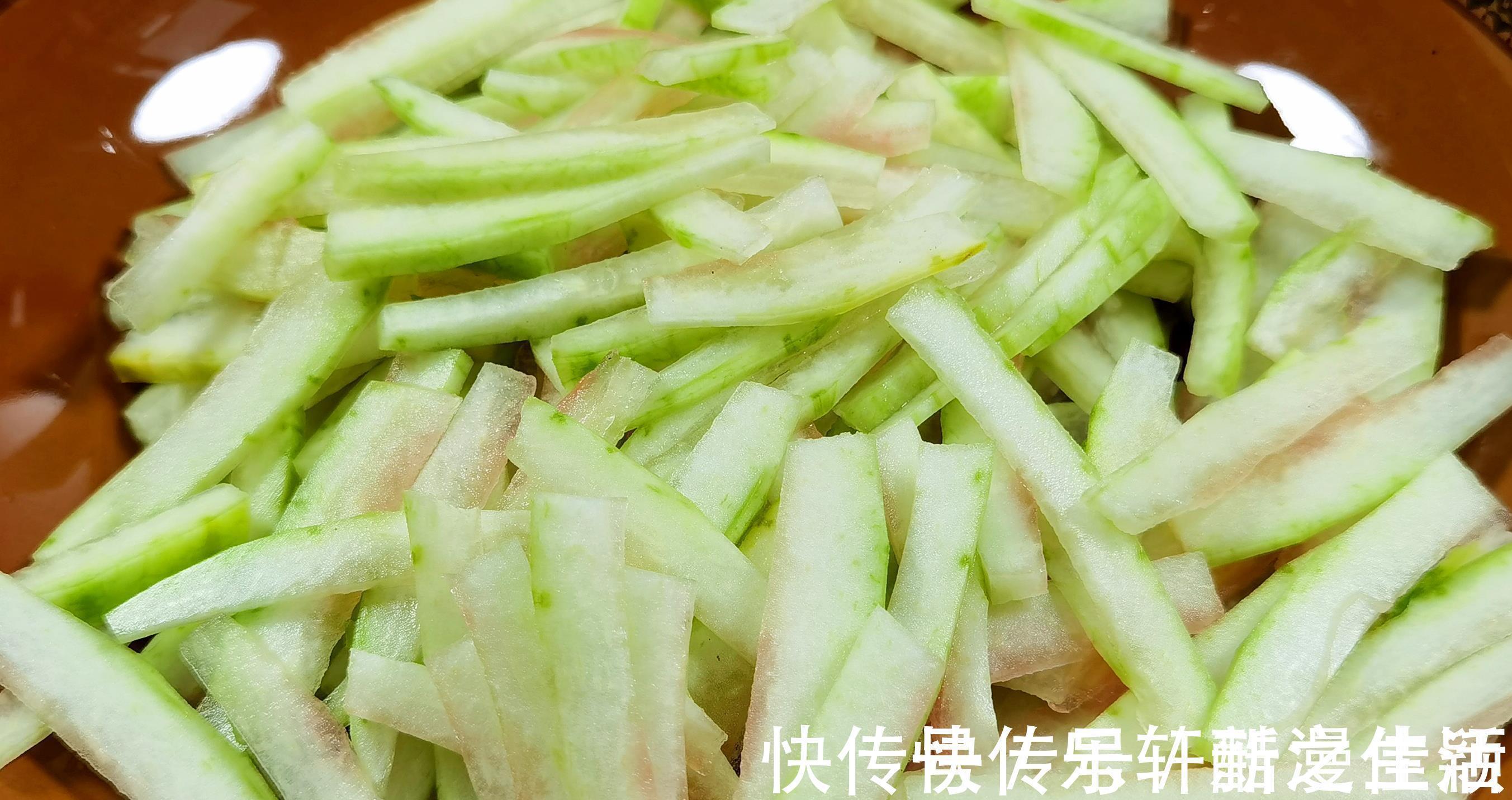 夏季吃黄瓜苦瓜不如吃它,营养极高,经常上火多吃点,消暑又开胃