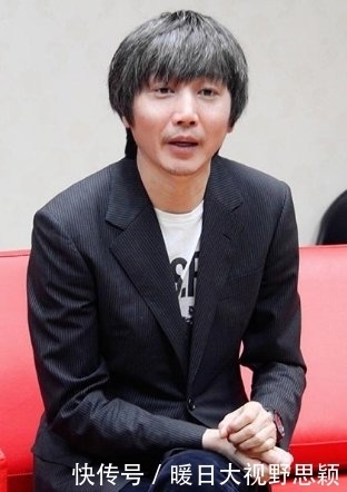 《谁是宝藏歌手》王源回忆杀式点评,张亚东一分为二看事情