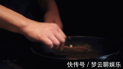 长辈们|一把芝麻一把盐,好吃又过瘾,腰不酸腿不疼了,皮肤也变好了