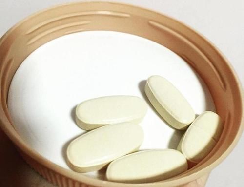 碳酸钙|钙片什么时候吃效果最好？可能很多人吃错了