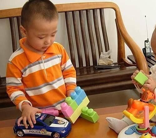 干架|妈妈与宝宝干架，互不相让，战况激烈，笑翻网友谁也别惯着谁