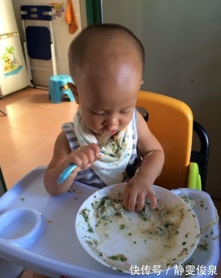 辅食|宝宝满6个月后,这种食物要及时添加,过早伤脾胃,过晚营养不良