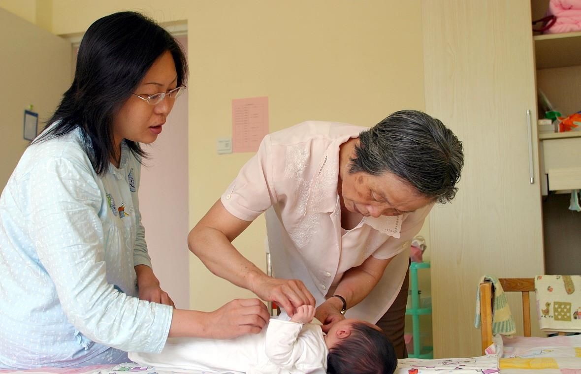 女儿|不让女儿回娘家坐月子，是怕影响家庭运气吗？有其他原因