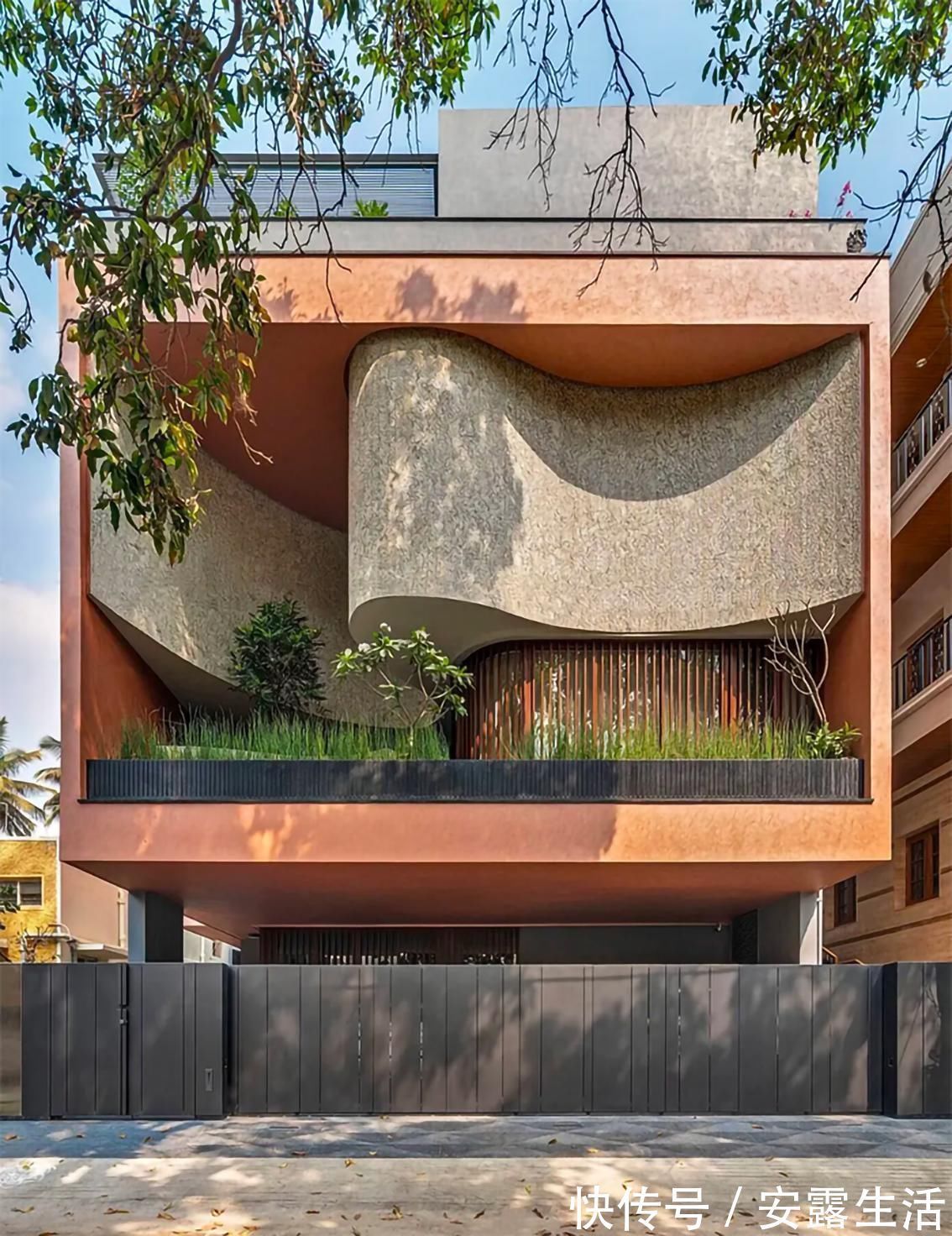 极简|印度富人区的510㎡自建豪宅,悬空花园,天井泳池,很有特色