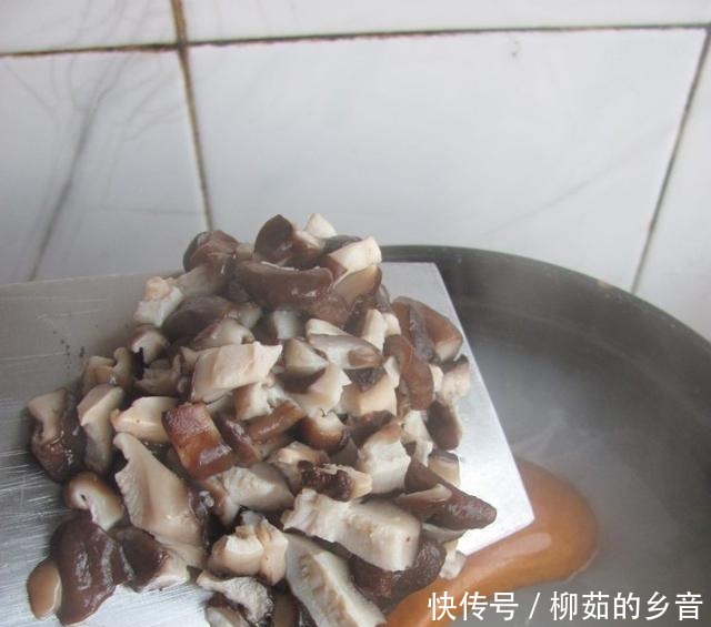 挑战30天早餐不重样,第一天,暖暖的杂蔬瘦肉汤跟寒潮更配哦!