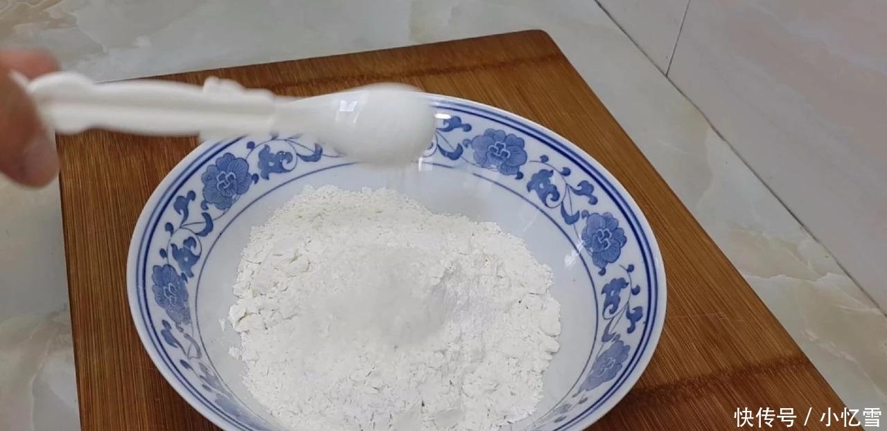 西葫芦|早餐又出新吃法, 不用和面, 做出来比鸡蛋饼都好吃, 好吃到流口水