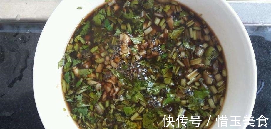 猪肉馅饺子|吃饺子时,酱油醋早过时了,会调这三种“蘸料”的人,才是真吃货