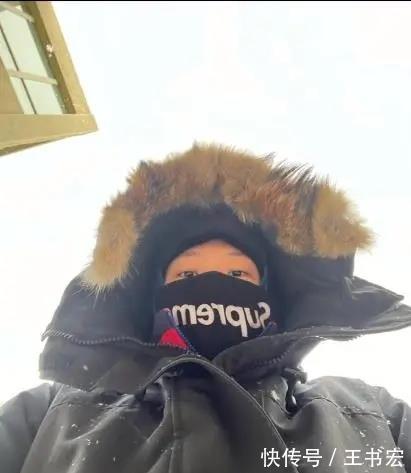 国家队|穿着大棉袄捂得严严实实!全红婵在雪中慢慢步行,大背包意外抢戏
