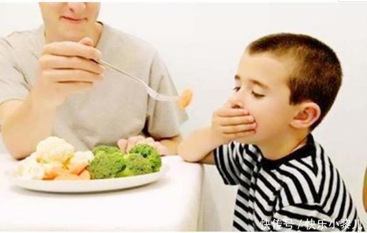 宝妈|1岁宝宝只吃保姆做的饭,宝妈好奇偷尝一口后,偷偷打电话报警