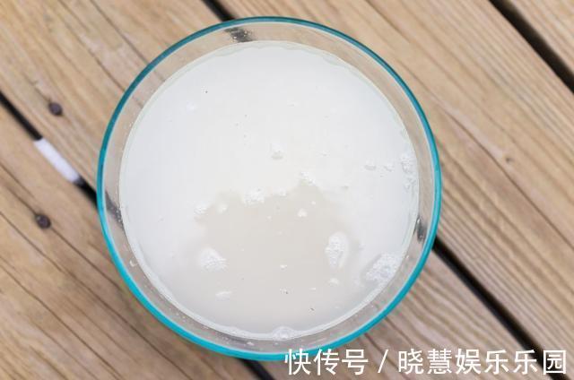 淘完米后的淘米水先别急着倒掉，它还有着这些妙用
