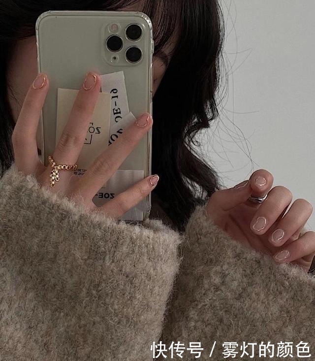 琥珀色|显白时髦,这几款美甲新年做起来,超出众