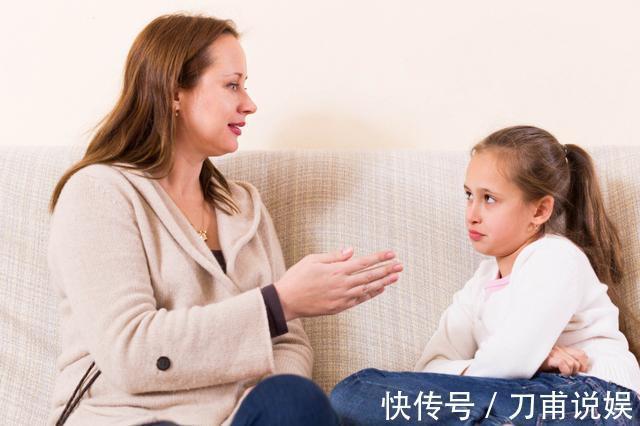 老大爷|老人扔男孩书包''强逼让座'',孩子爸爸看见按住宝宝坐好别动