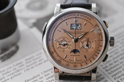 水鬼|水鬼、海马不便宜，买得起这块“三文鱼”的男人，身家至少10亿