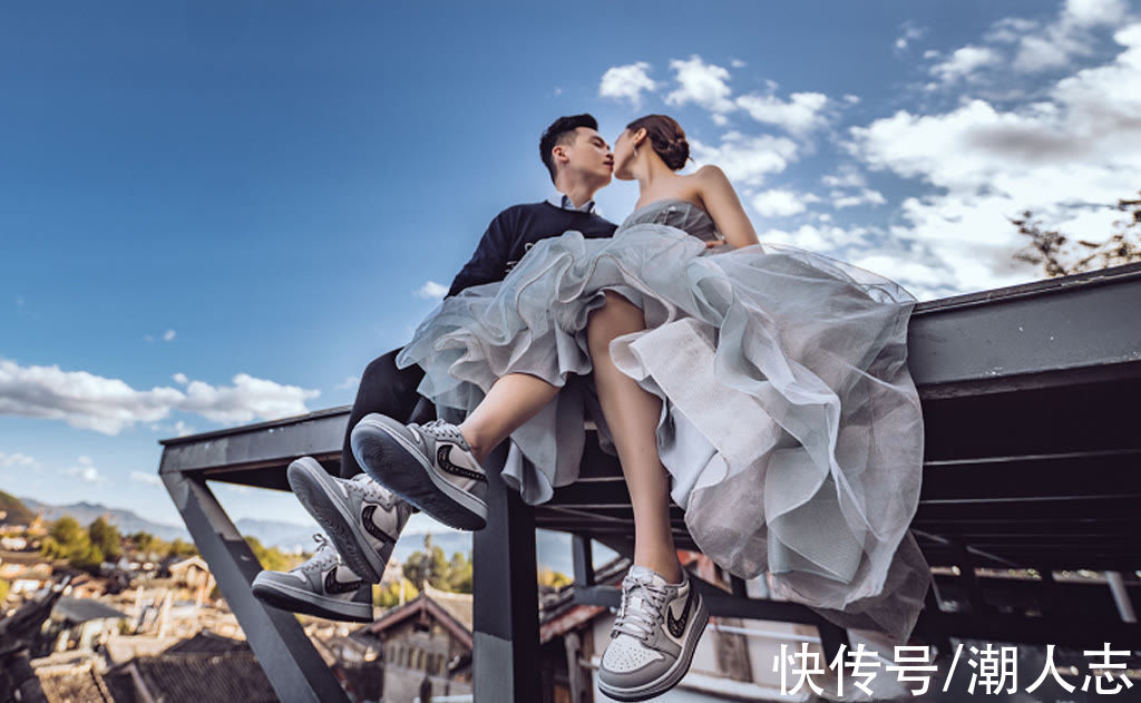 婚鞋|谁说结婚一定要穿高跟鞋?婚纱配AJ球鞋,引领2021潮流新趋势