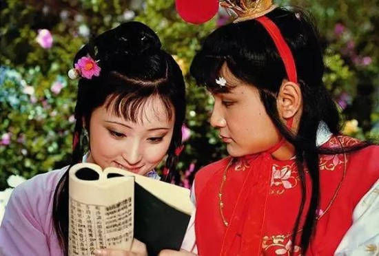 林黛玉|宝玉和黛玉第一次见面，宝玉送给她一件珍贵礼物，好多人都忽略了