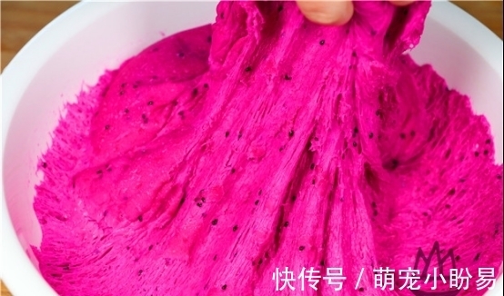 用火龙果来发面,做法太厉害了,上桌颜值超高,高手在民间?!