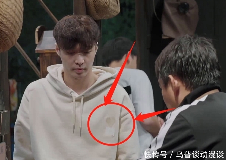 张艺兴|《向往5》杨紫离开蘑菇屋当天,看到张艺兴的穿着,我又嗑到了!