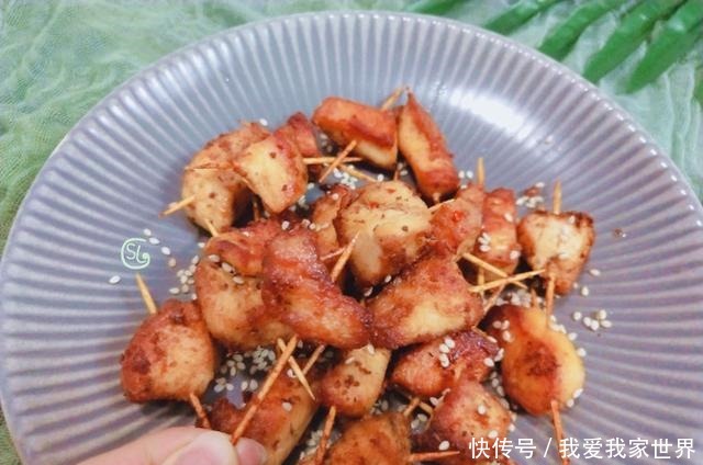 牙签肉在家也能做,方法简单,出锅外酥里嫩,好吃解馋,越吃越香