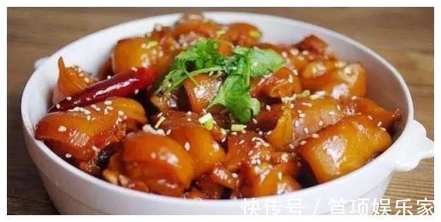 清炒藕丝|美食推荐酱拌茄子土豆泥、红焖猪蹄、清炒藕丝、酸辣萝卜丁