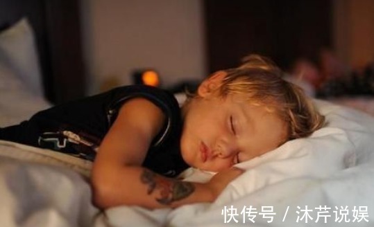 脾胃|4岁女孩“喝水”进了医院,医生3个时间段别给娃喝水,易积食