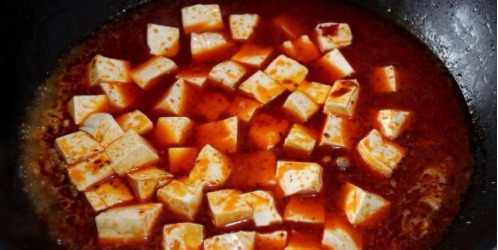 教你麻婆豆腐的家常做法,色泽红亮,豆腐嫩滑不碎,配米饭太香了