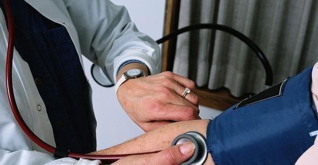 高血压坚决不能碰的东西,不是食盐,也不是肉食,而是这种东西