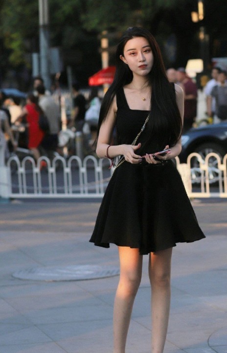 好看|腿笔直的小姐姐穿裙子就是好看