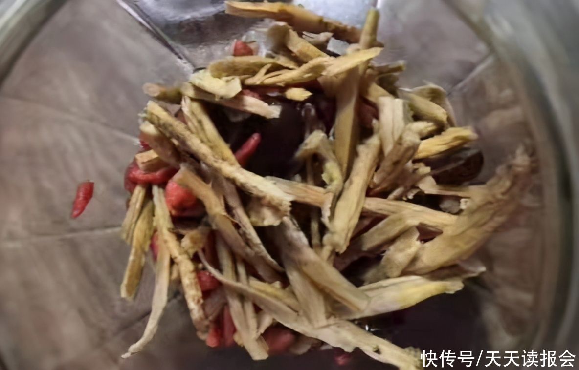  煮水泡饭|仪征一老人将中药渣煮水喂狗，结果出事了