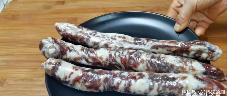 春节后,吃不完的香肠别放冰箱,分享2个小窍门,放一年都新鲜